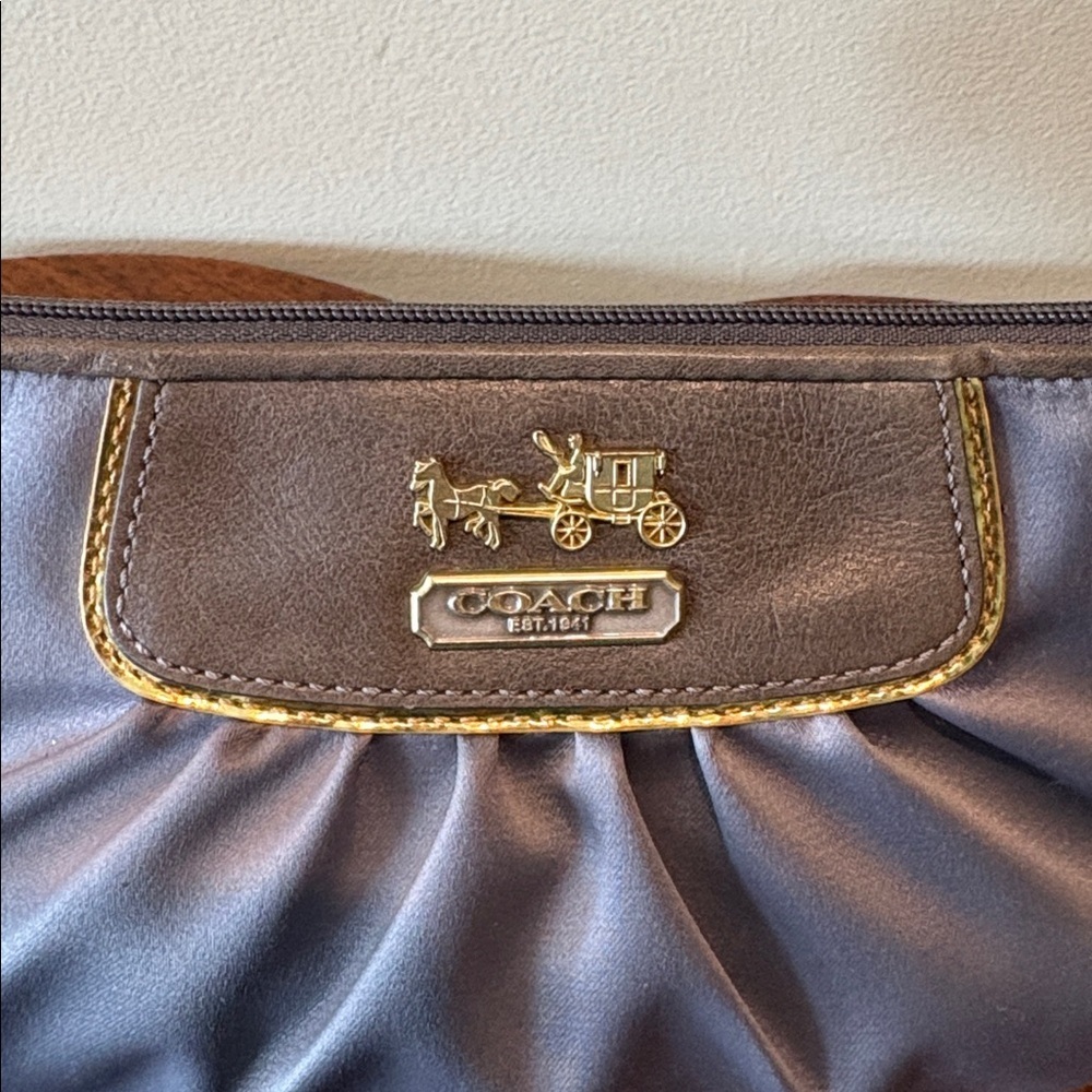Coach Amanda wristlet vintage 42032 gray satin/gray leather trim/piping excellen - Picture 3 of 11